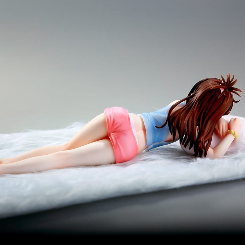 Figurine Manga animé femme allongé voiture_3